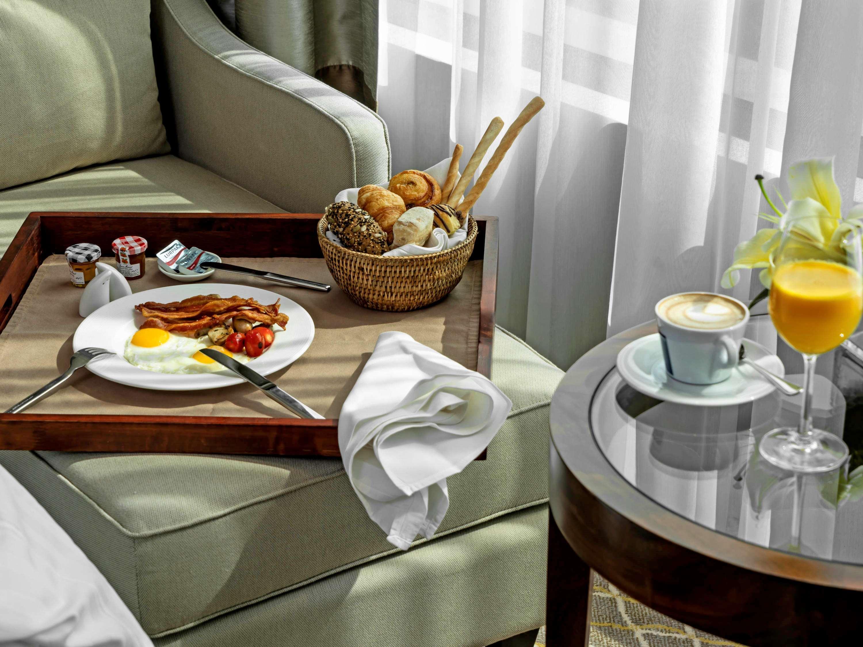 Pullman Yangon Centrepoint Hotel Kültér fotó
